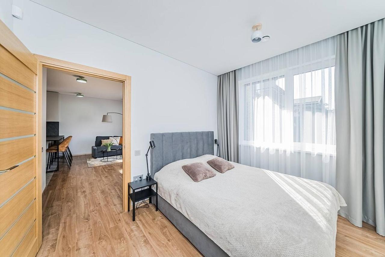 Lovely Apartment With Private Terrace By Urban Rent Kaunas Exterior foto